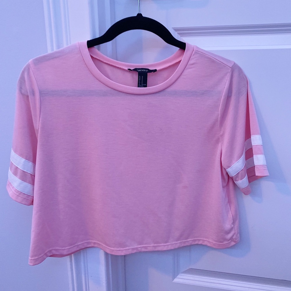 pink cropped tee
